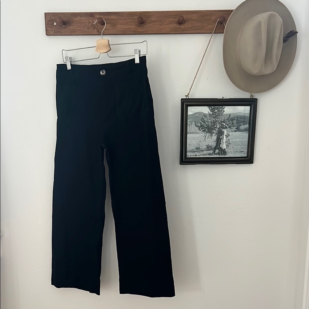 Elegant Black Dress Pants with Wide-Leg Design